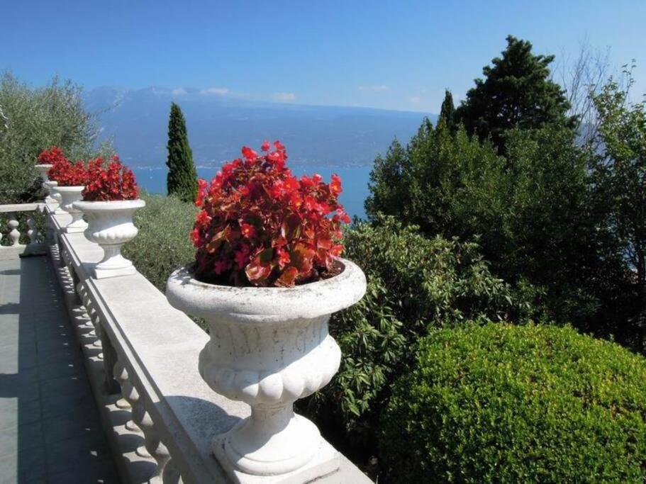Villa Pinetina غارنانو المظهر الخارجي الصورة