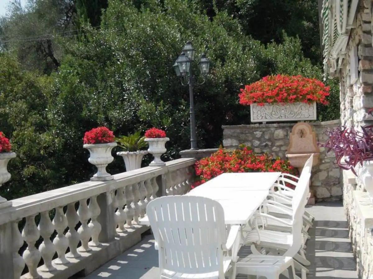 Villa Pinetina غارنانو المظهر الخارجي الصورة